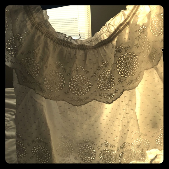 American Eagle, off the shoulder, white top - Picture 1 of 3